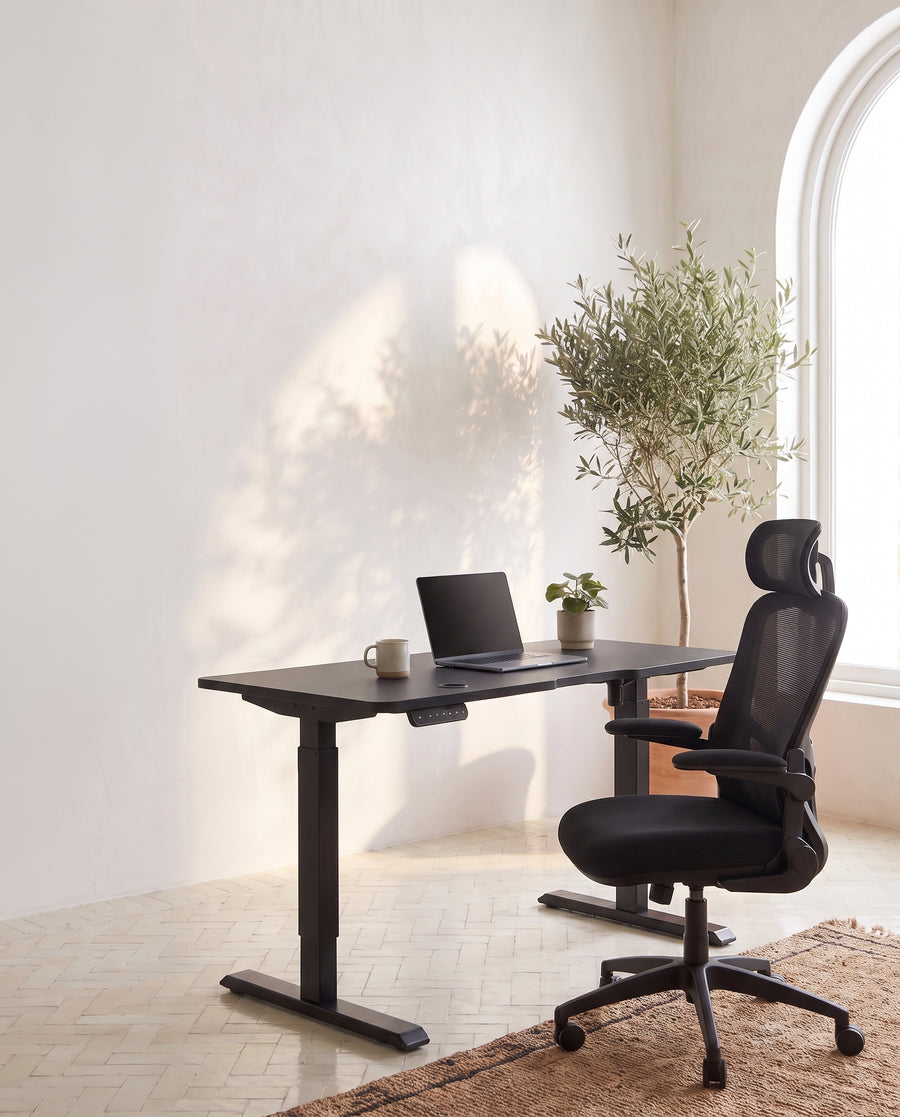 Bureau LEVORA et chaise ergonomique